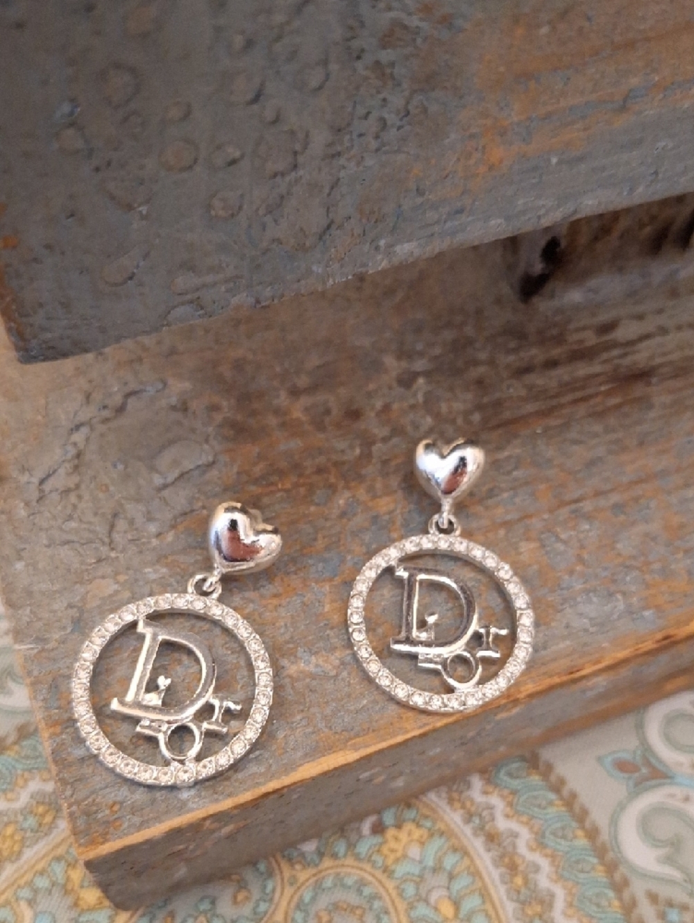 Silver Heart Drop Circle Earrings. NWOT Excellent Condition